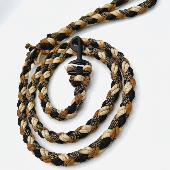 Handmade Paracord Leash - Picture 2 of 2
